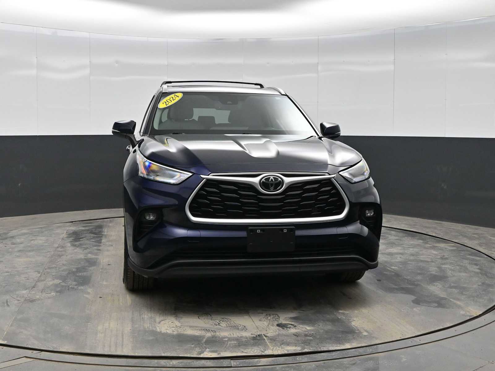 Used 2024 Toyota Highlander XLE video 2