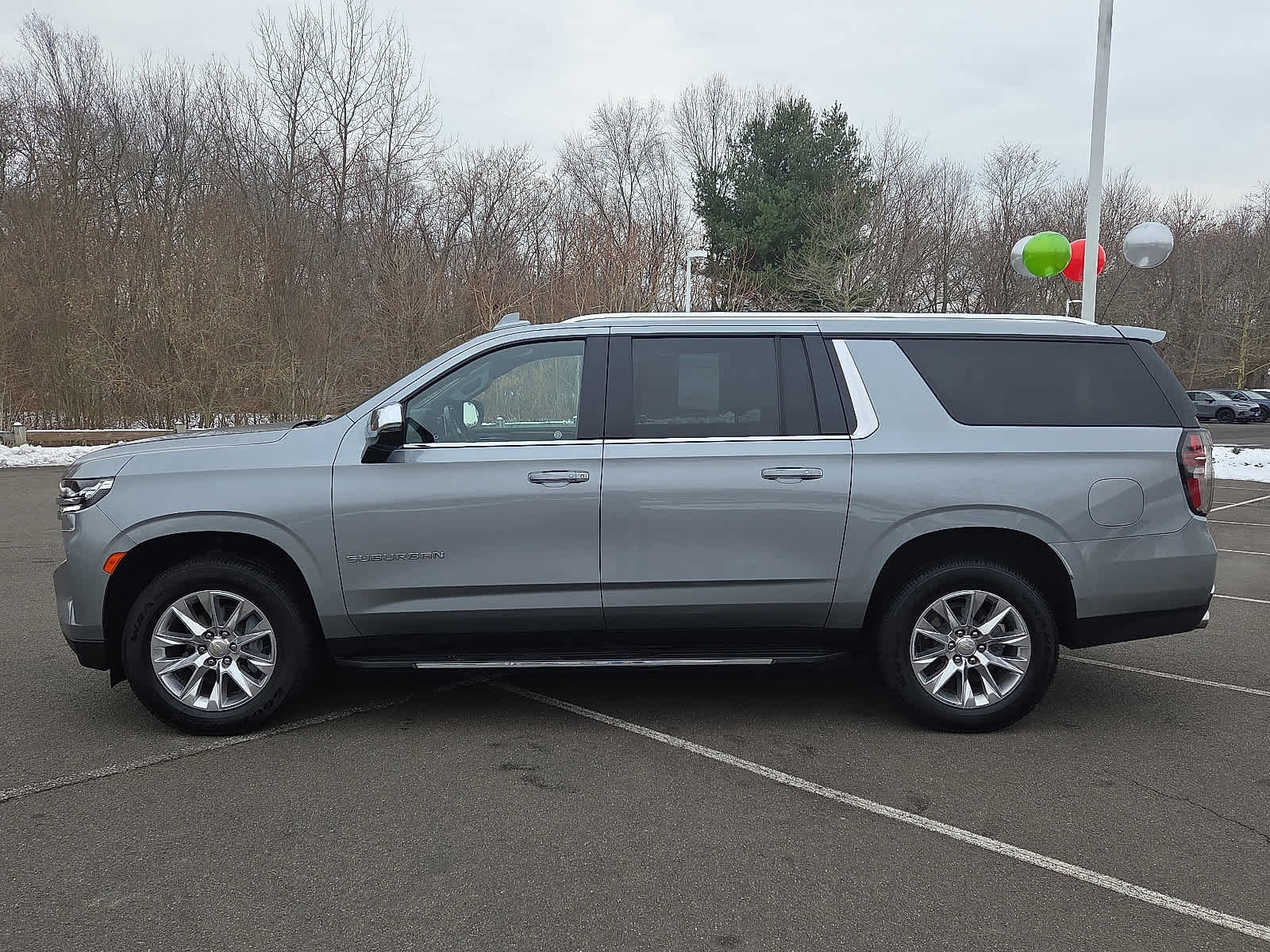 Used 2023 Chevrolet Suburban Premier image 8