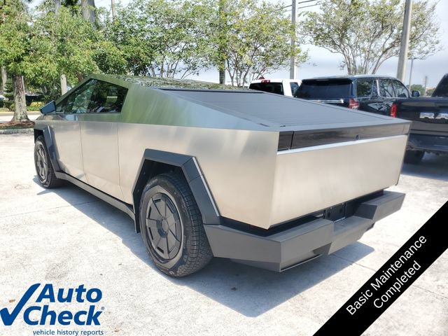 Used 2024 Tesla Cybertruck AWD Crew Cab image 2