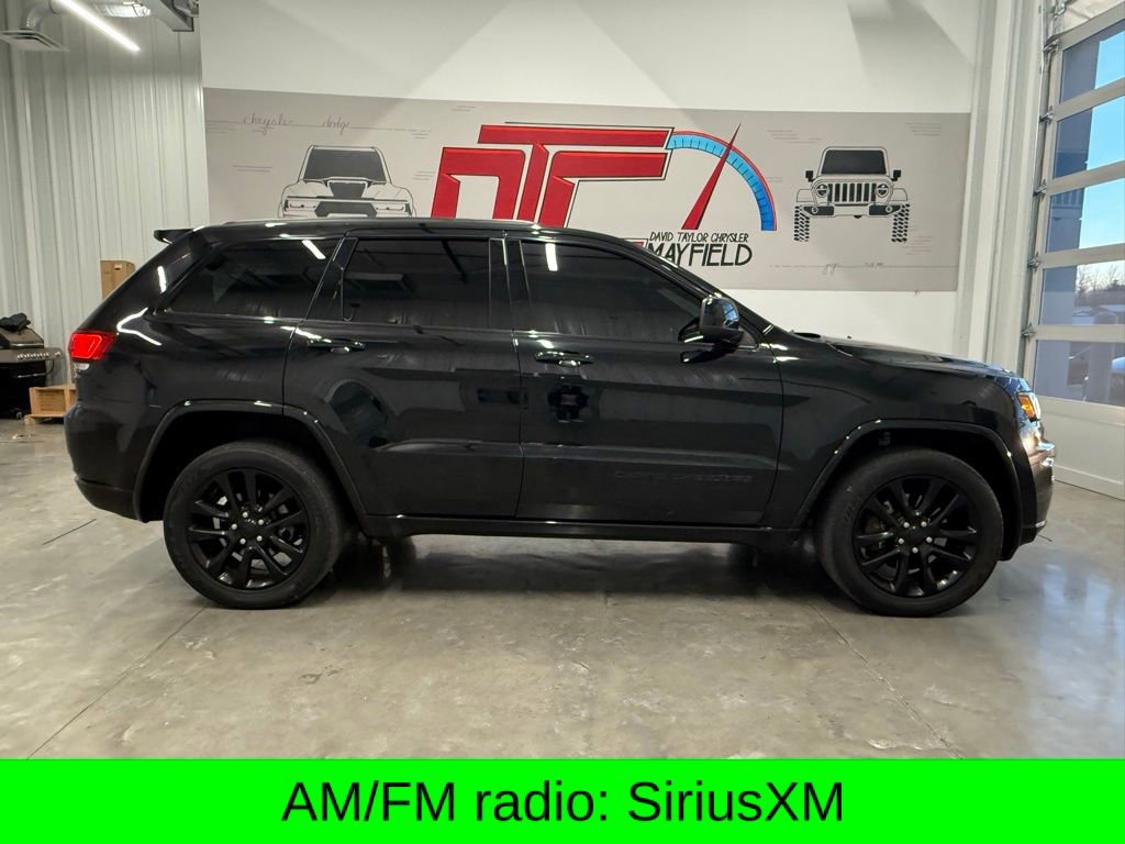 Used 2021 Jeep Grand Cherokee Laredo X image 2