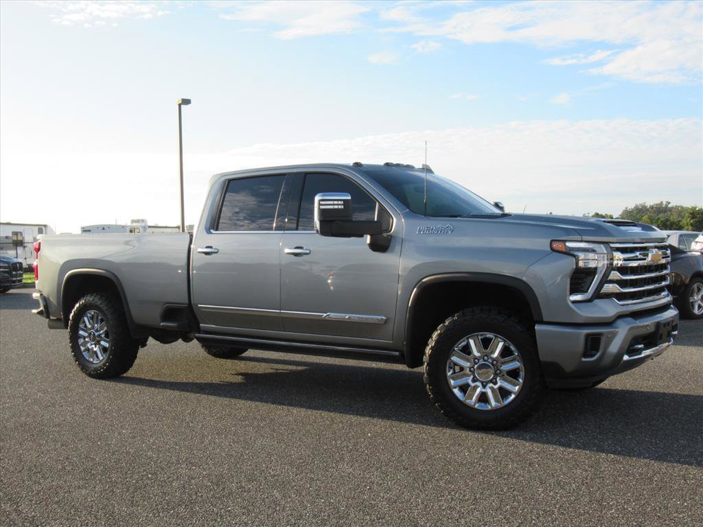 Used 2024 Chevrolet Silverado 2500 High Country w/ Technology Package image 2