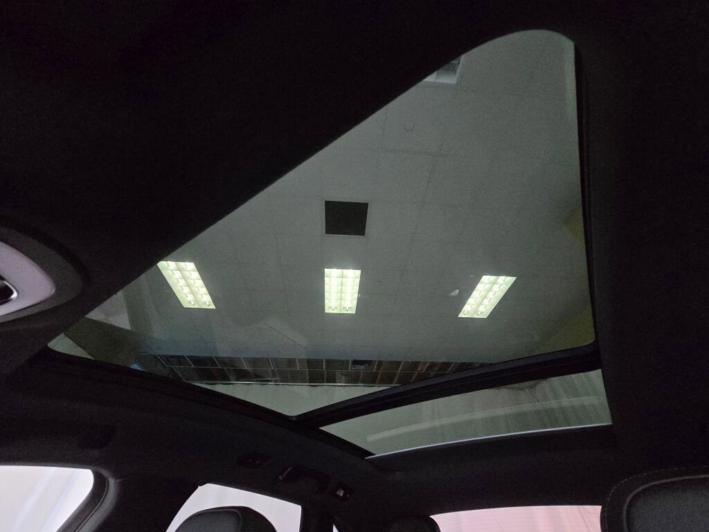 Certified 2025 Porsche Macan image 45