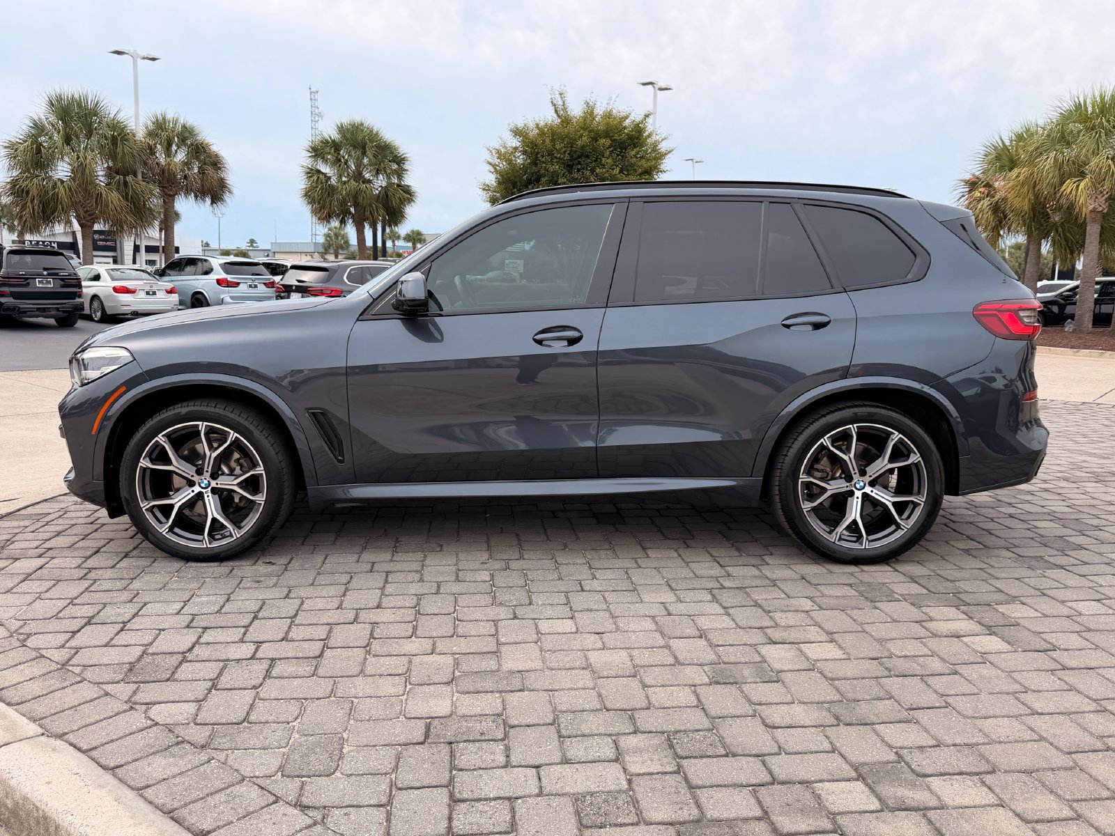 Used 2020 BMW X5 sDrive40i w/ M Sport Package RWD image 12