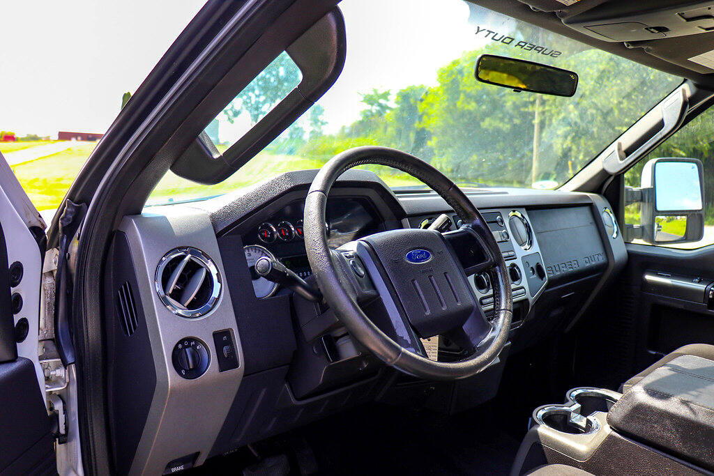 Used 2009 Ford F250 Lariat image 16