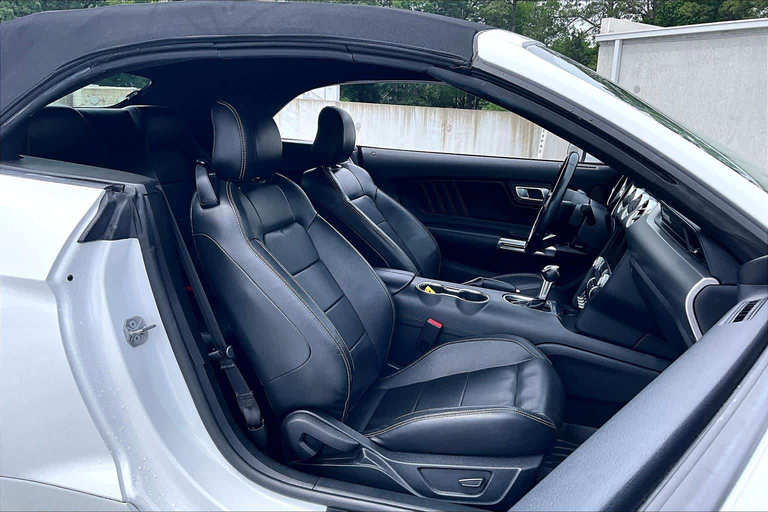Used 2022 Ford Mustang Premium RWD image 9
