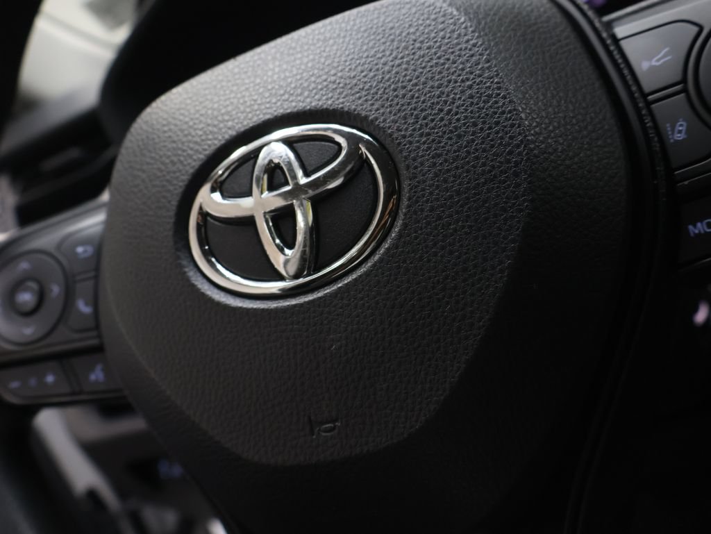 Used 2019 Toyota RAV4 LE FWD image 21