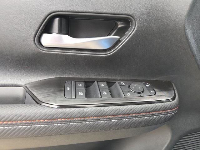 New 2027 Nissan Kicks SR w/ SR Premium Package FWD image 37