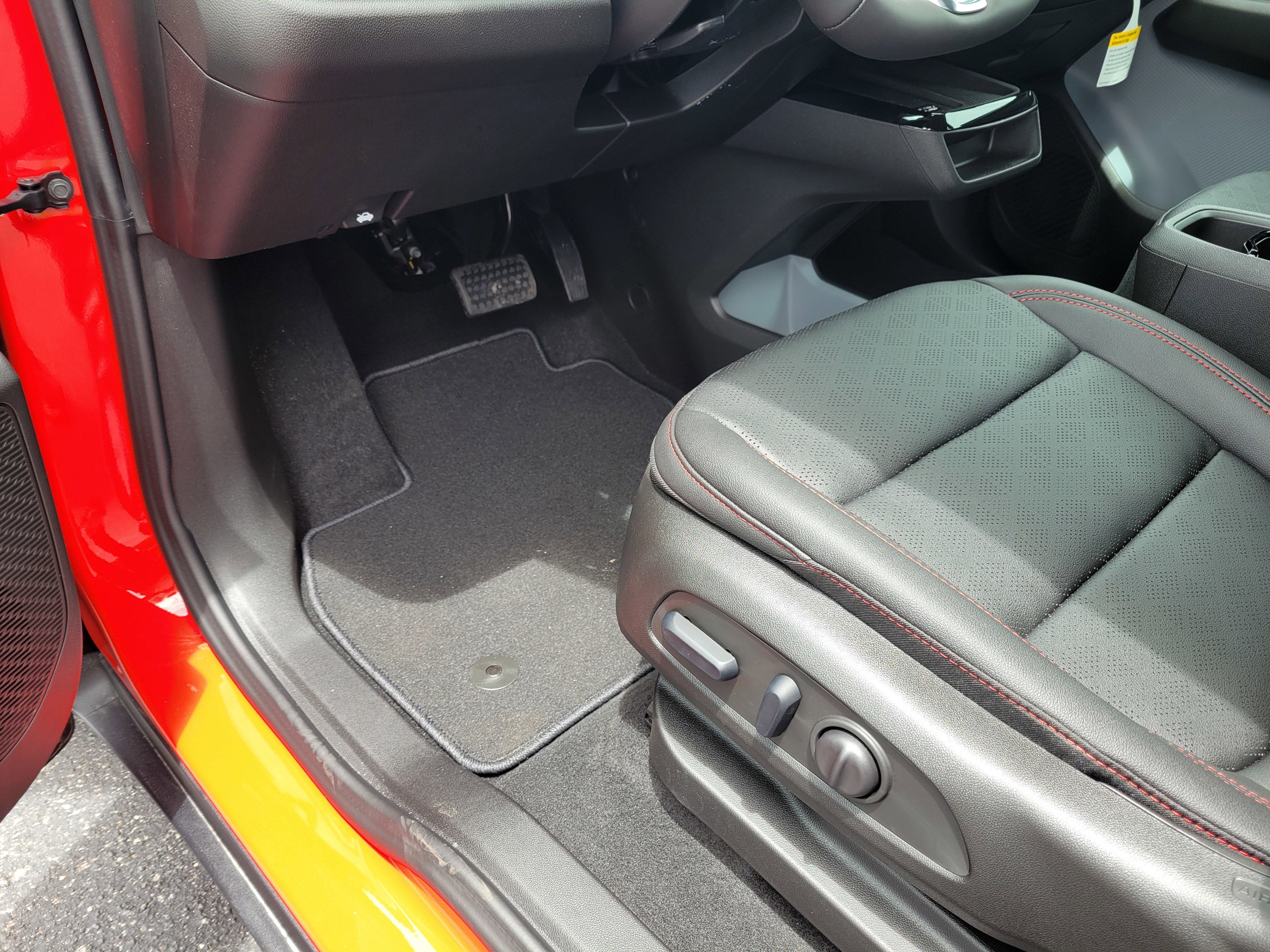 New 2027 Chevrolet Bolt RS w/ Technology Package FWD image 27