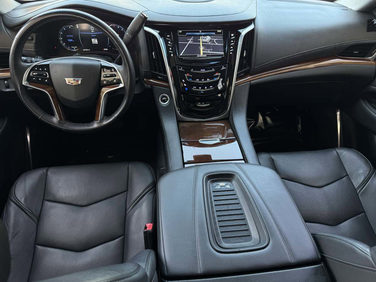 Used 2018 Cadillac Escalade Luxury RWD image 19