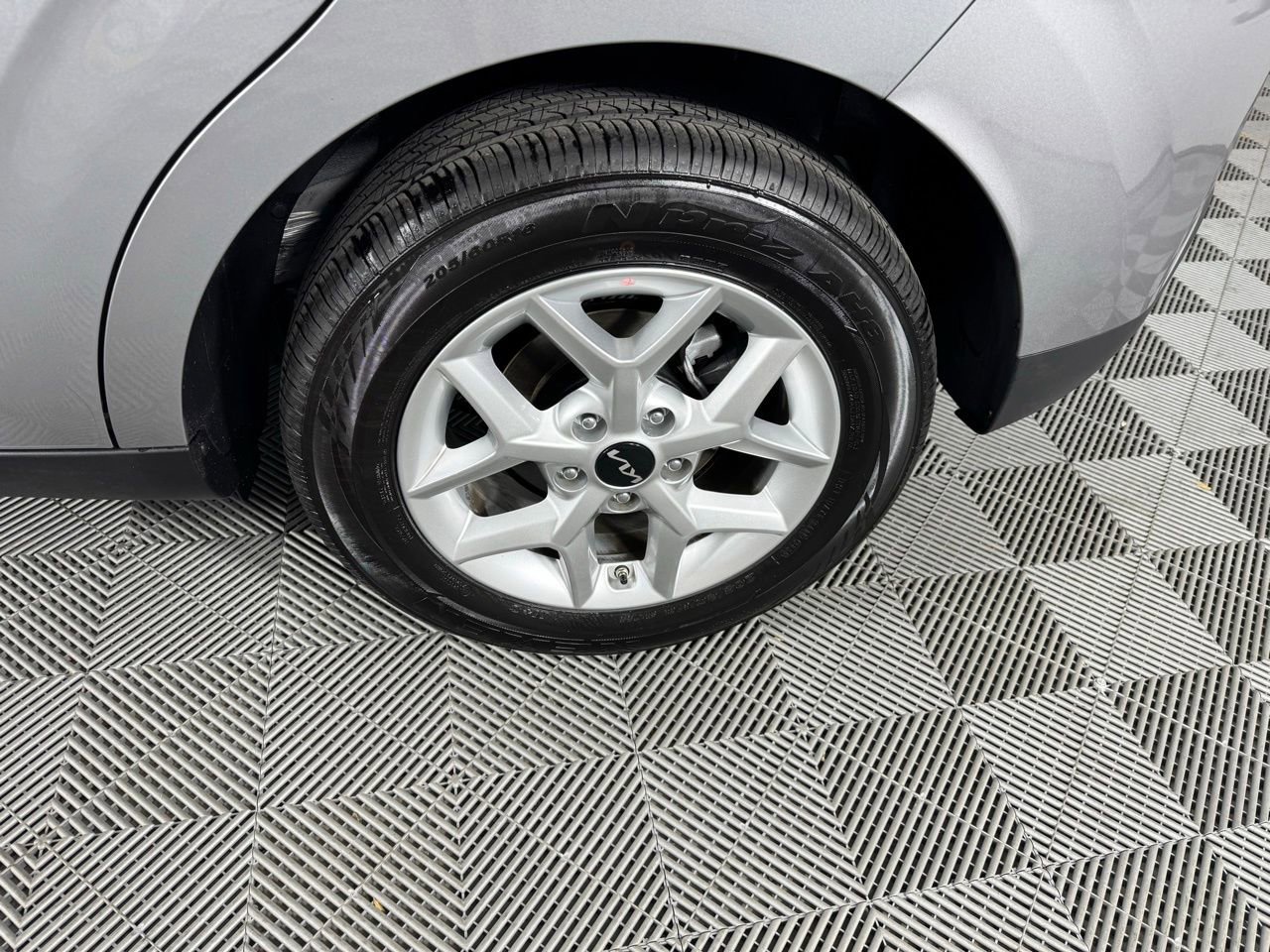 Used 2025 Kia Soul LX w/ LX Technology Package FWD image 46