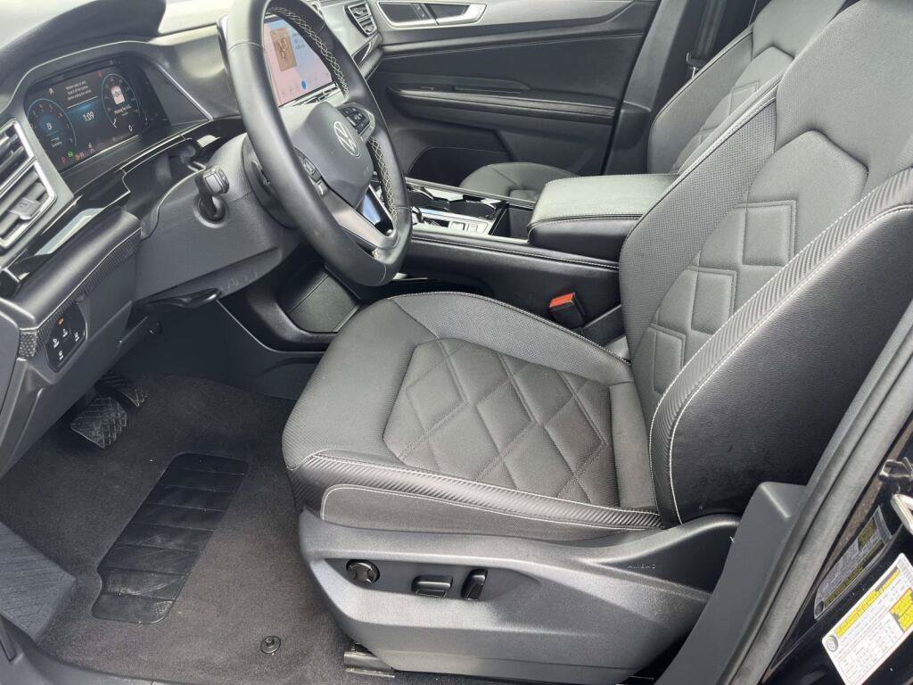 Used 2025 Volkswagen Atlas Cross Sport SE FWD image 16