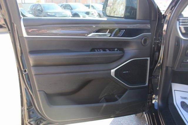 Used 2022 Jeep Wagoneer Series II w/ Convenience Group I image 9