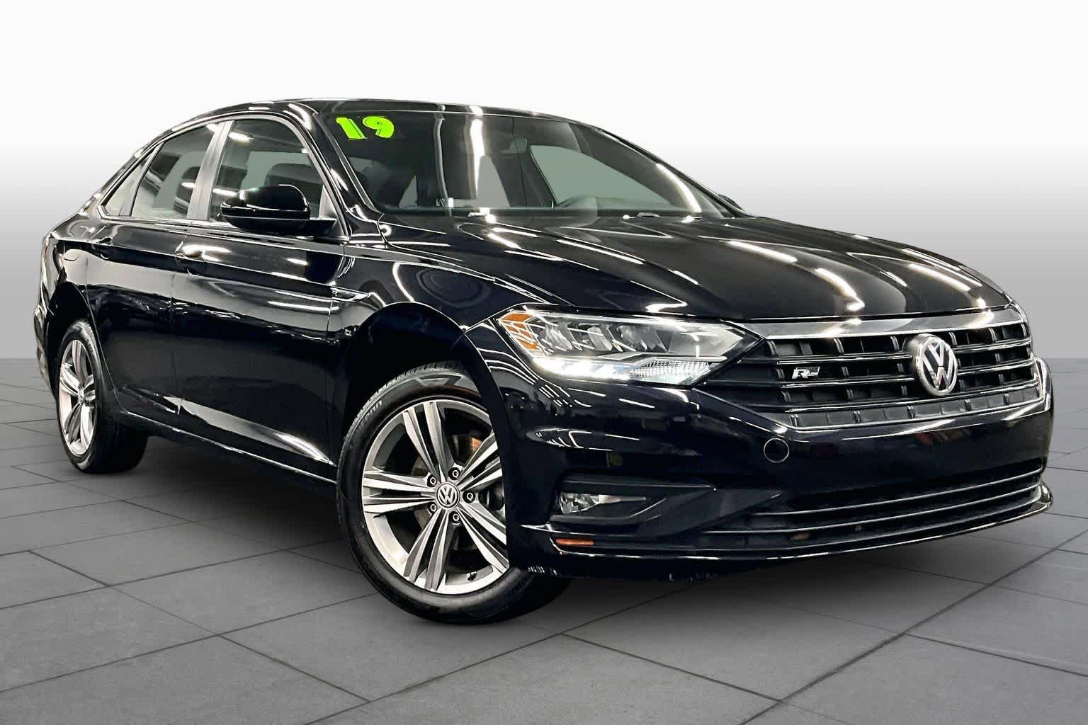 Used 2019 Volkswagen Jetta R-Line FWD image 2