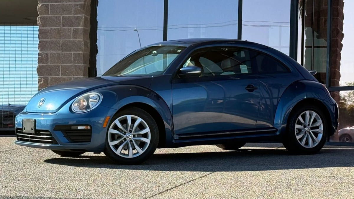 Used 2017 Volkswagen Beetle 1.8T S FWD image 3