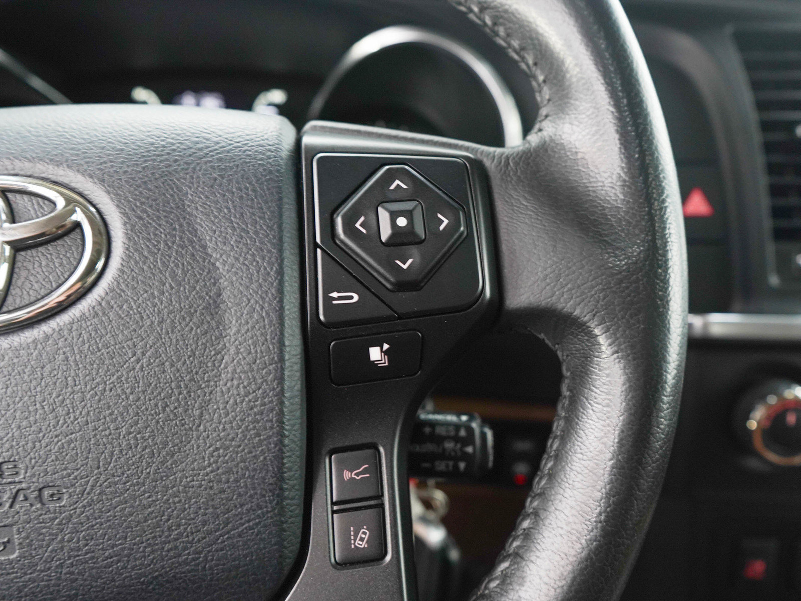 Used 2019 Toyota Sequoia Platinum AWD/4WD image 33