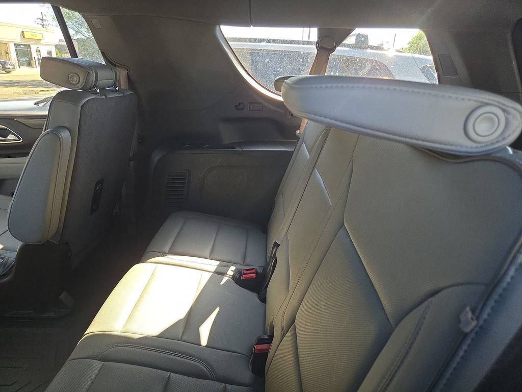 Used 2022 GMC Yukon XL SLT w/ SLT Premium Package AWD/4WD image 7