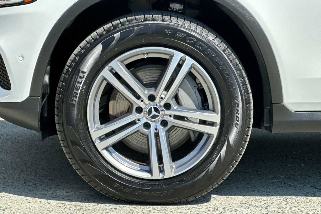 Certified 2022 Mercedes-Benz GLC 300 4MATIC w/ Premium Package Lite image 38