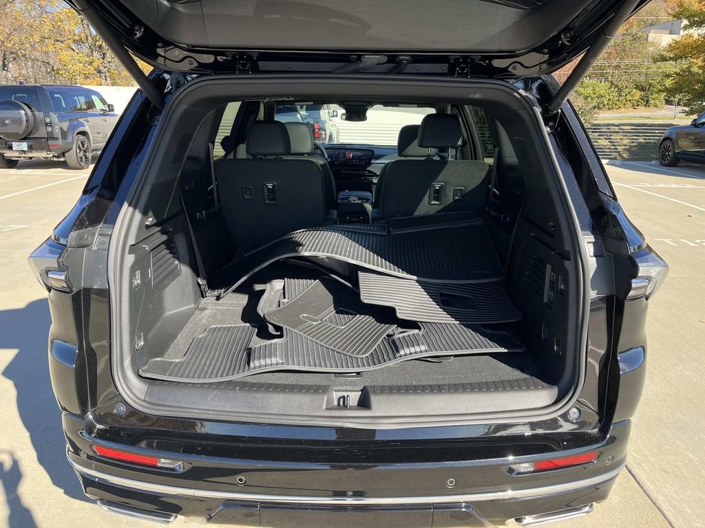 Used 2025 Buick Enclave Avenir w/ Trailering Package, 5000 lbs. image 12