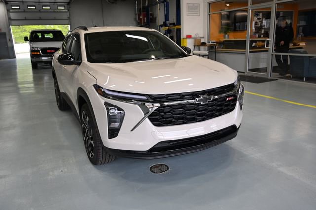 New 2026 Chevrolet Trax RS FWD image 3