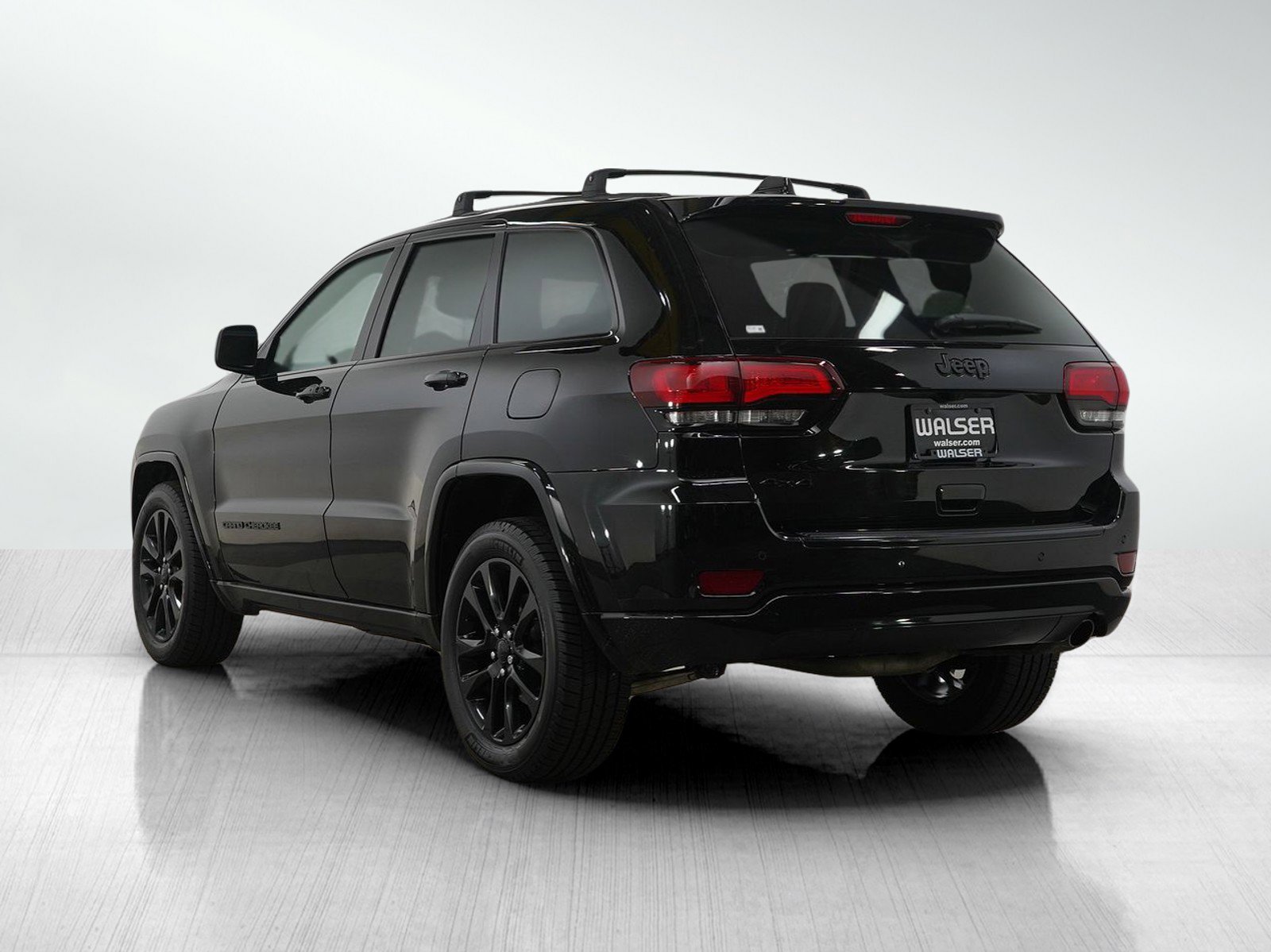 Used 2018 Jeep Grand Cherokee Altitude image 4
