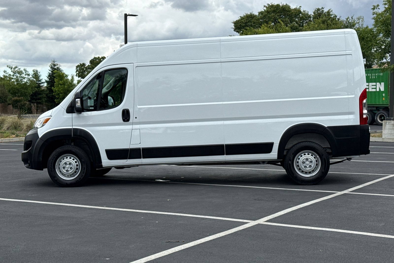 Used 2026 RAM ProMaster 2500 w/ Convenience Group FWD image 12