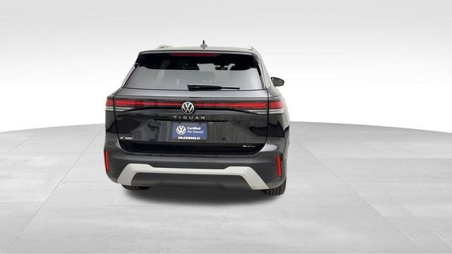 Certified 2025 Volkswagen Tiguan S AWD/4WD image 3