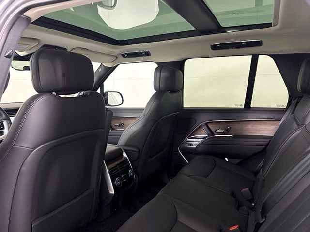 New 2025 Land Rover Range Rover SE image 22