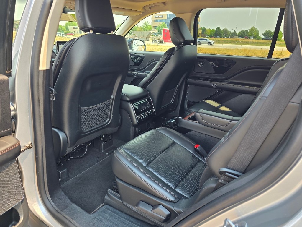 Used 2022 Lincoln Aviator Reserve w/ Equipment Group 201A AWD/4WD image 15