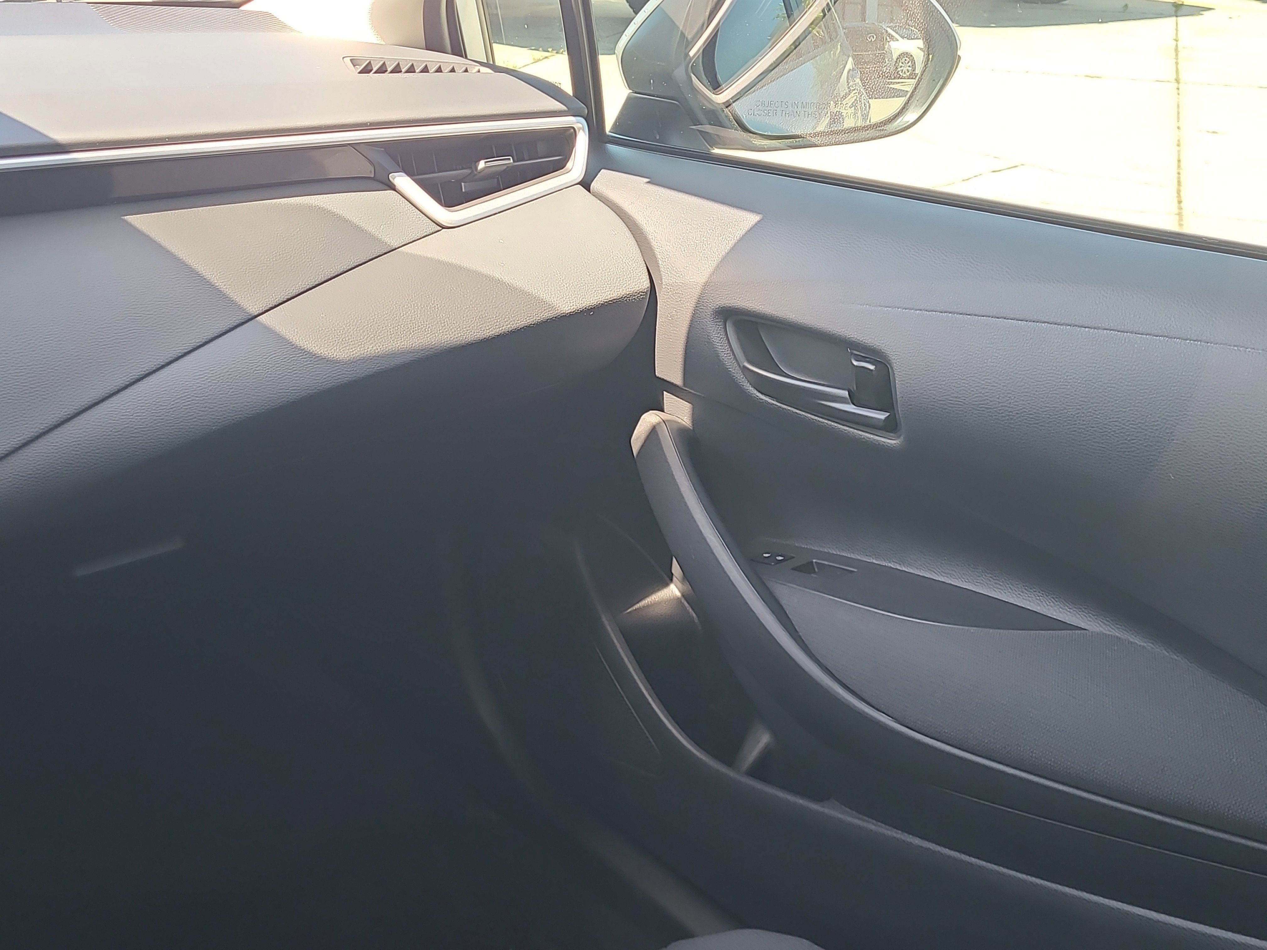 Used 2025 Toyota Corolla LE FWD image 16