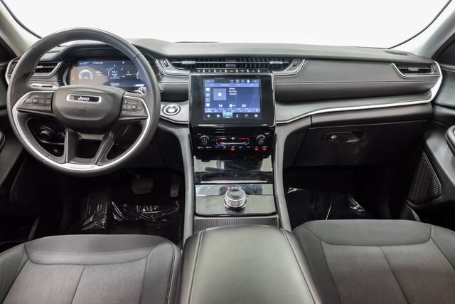 Used 2024 Jeep Grand Cherokee Laredo AWD/4WD image 29