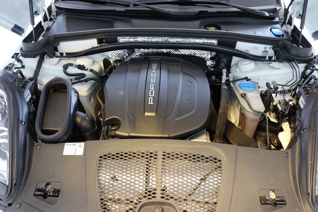 Used 2018 Porsche Macan Sport Edition image 39