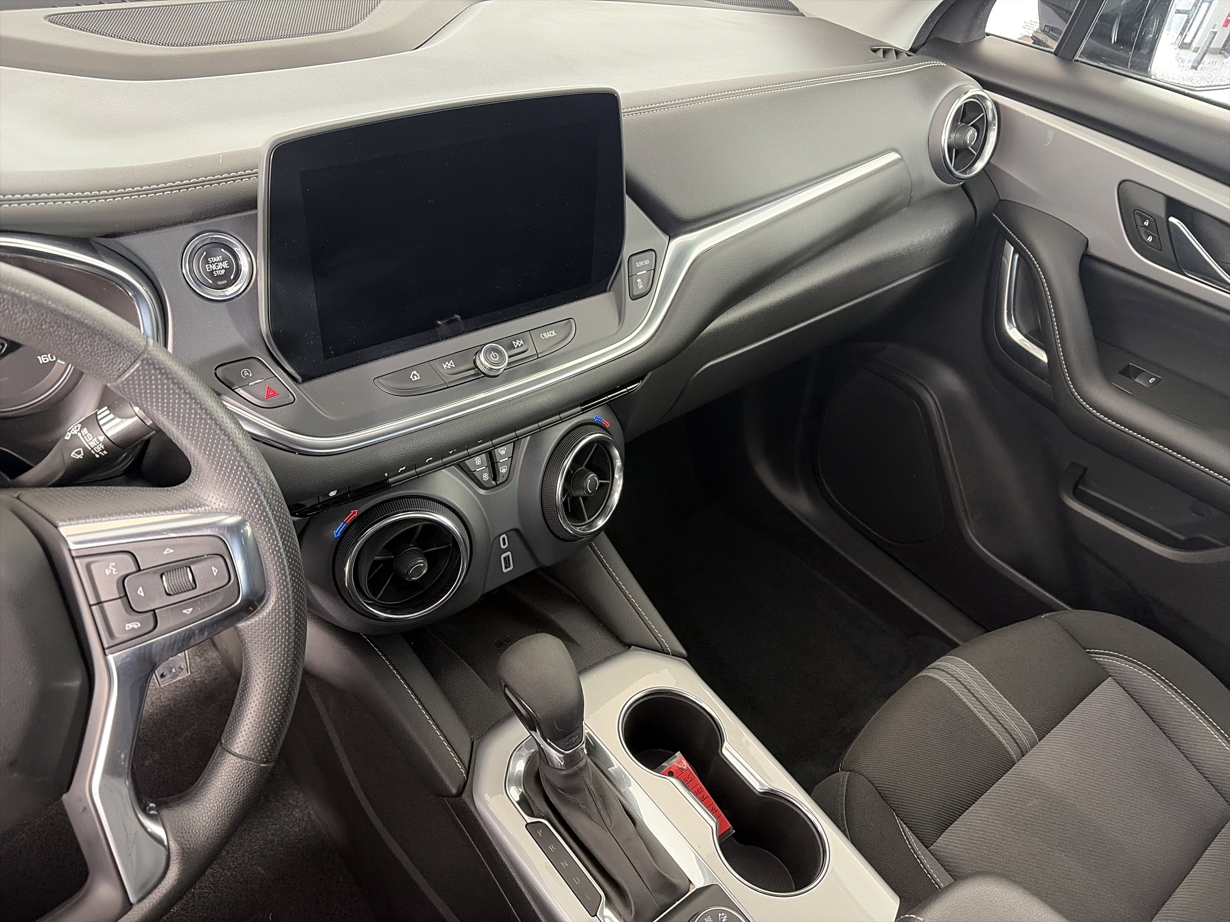 Certified 2024 Chevrolet Blazer LT w/ Convenience Package image 11