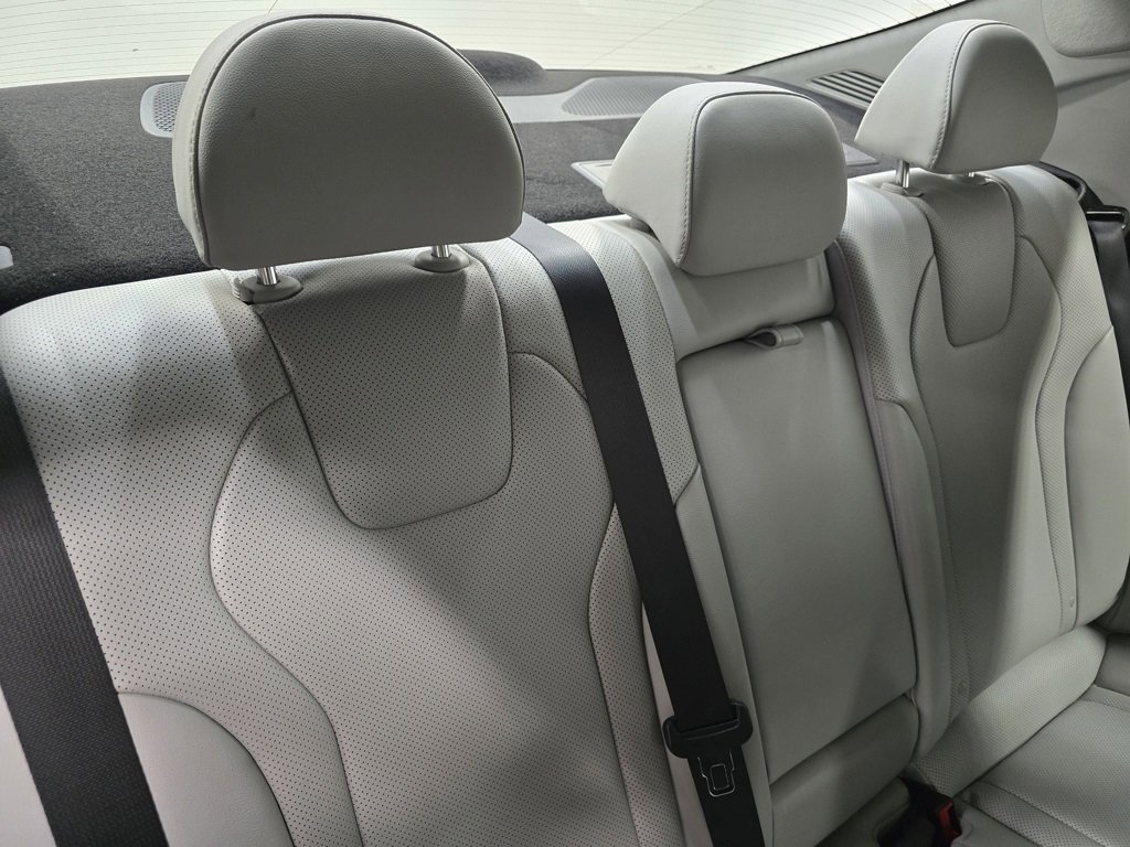 Used 2024 Hyundai Elantra Limited image 22