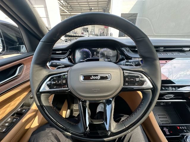 New 2026 Jeep Grand Cherokee L Summit w/ Obsidian Package AWD/4WD image 16