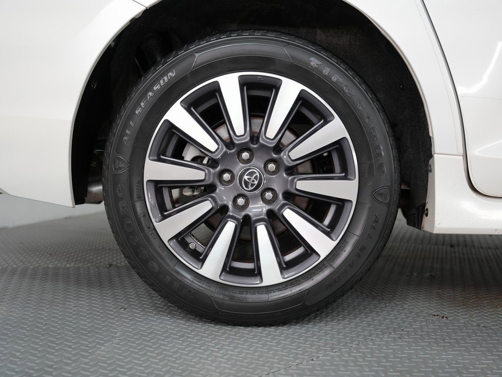 Used 2019 Toyota Sienna Limited Premium image 65