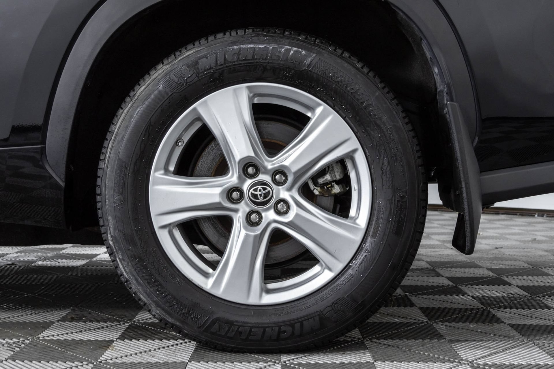 Used 2022 Toyota Highlander LE AWD/4WD image 51
