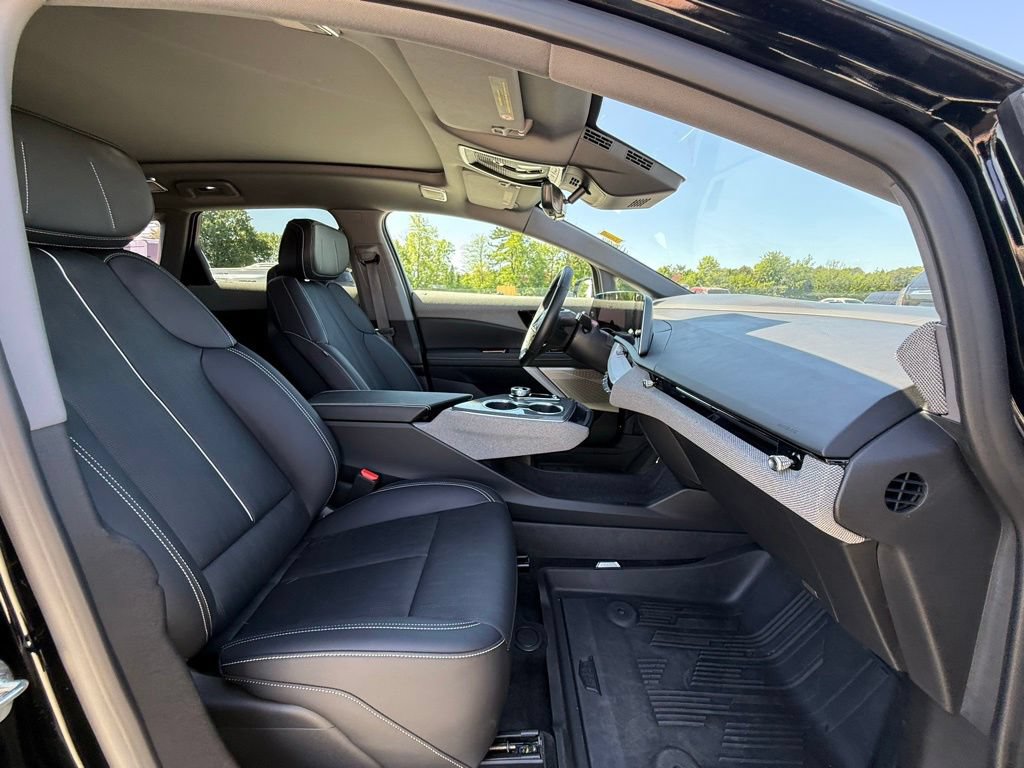 Certified 2025 Cadillac Optiq Luxury 2 w/ LPO, Floor Liner Package AWD/4WD image 32