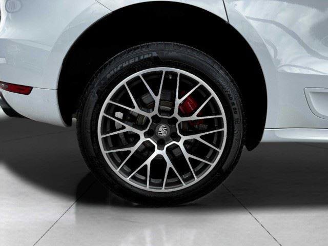 Used 2017 Porsche Macan Turbo AWD/4WD image 57