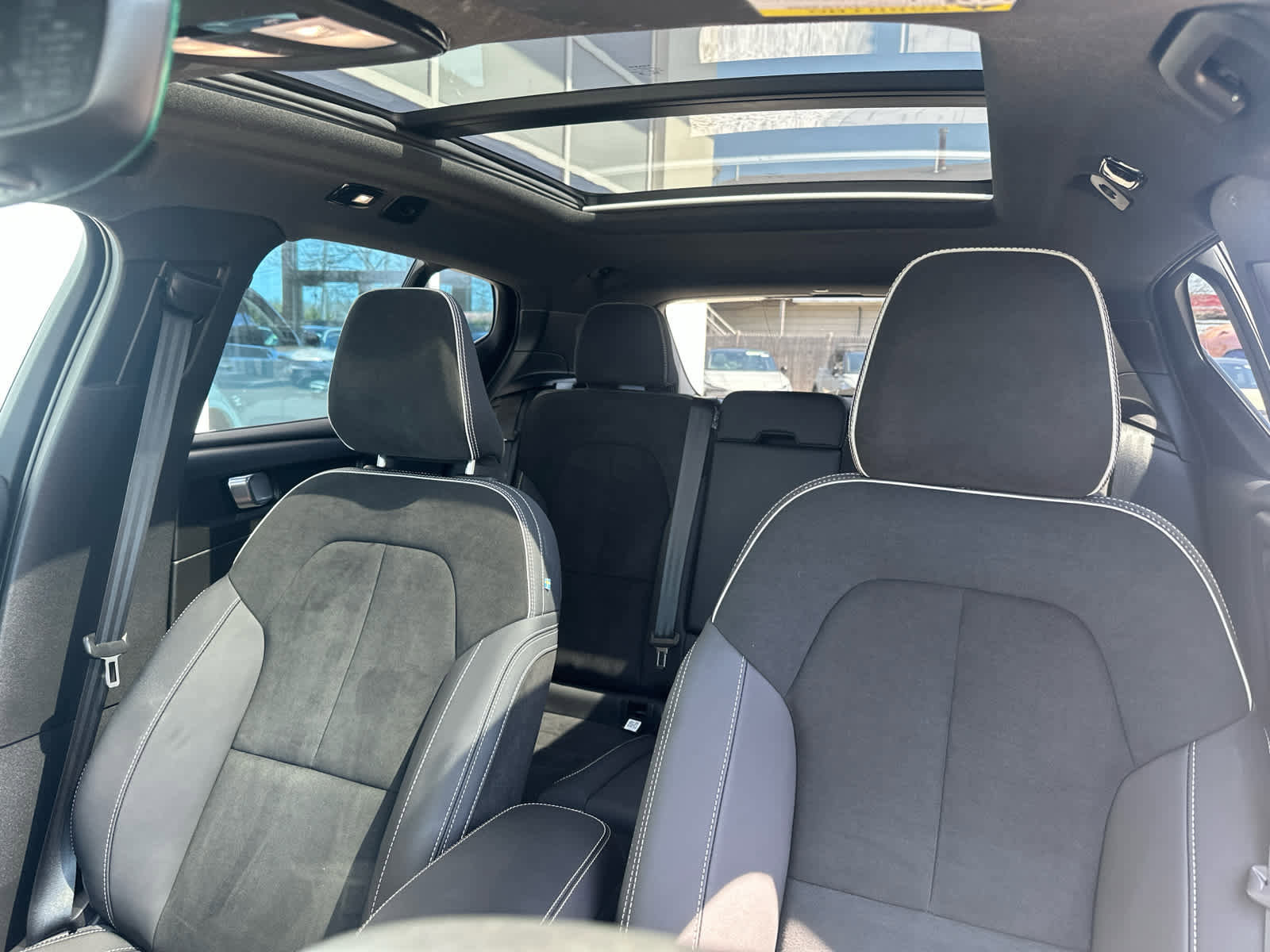 Used 2023 Volvo XC40 Recharge Ultimate w/ Protection Package Premier image 6