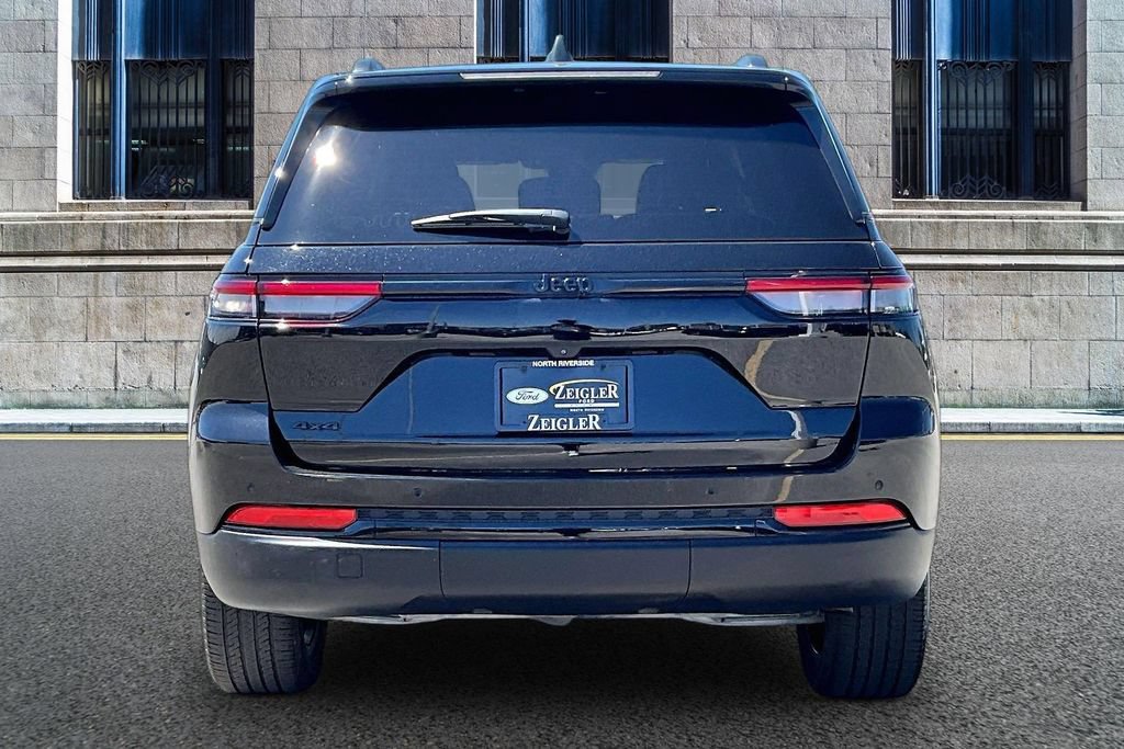 Used 2024 Jeep Grand Cherokee Altitude AWD/4WD image 4