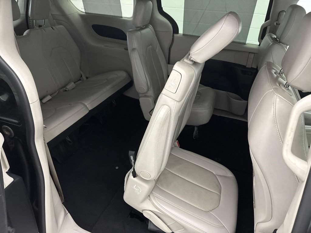 Used 2021 Chrysler Pacifica Touring-L FWD image 51