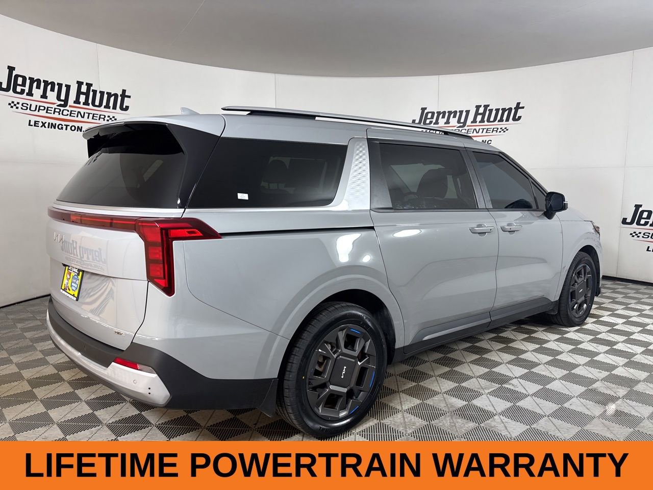 Used 2025 Kia Carnival EX image 5