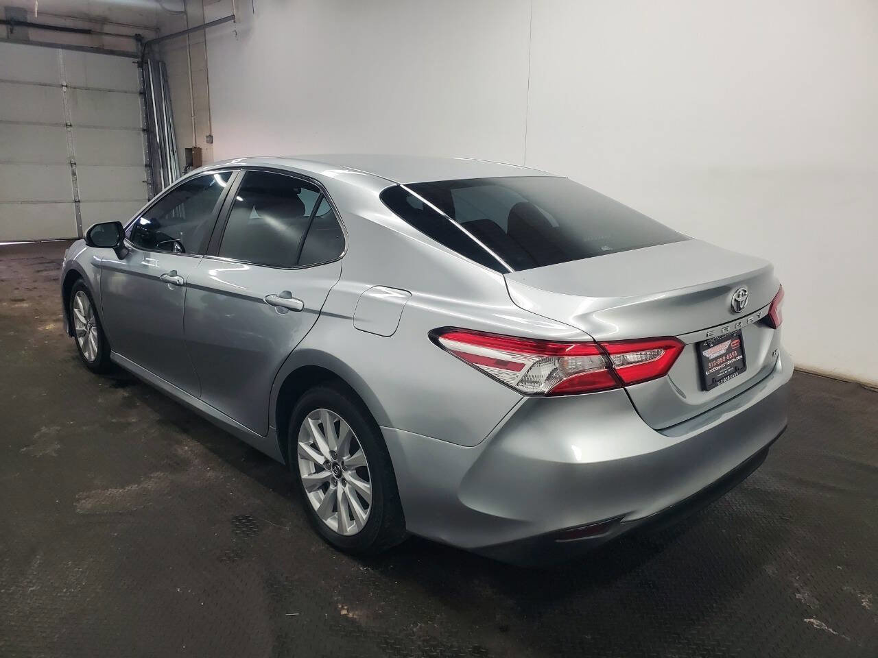Used 2018 Toyota Camry L image 5