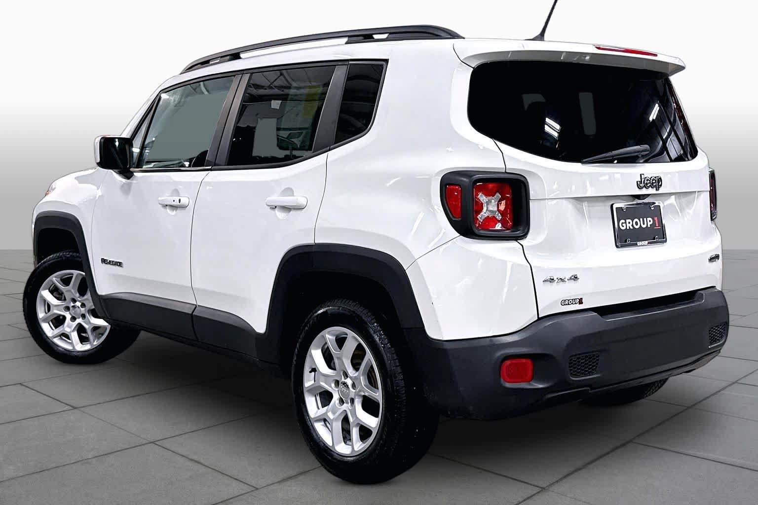 Used 2015 Jeep Renegade Latitude w/ Cold Weather Group II AWD/4WD image 12