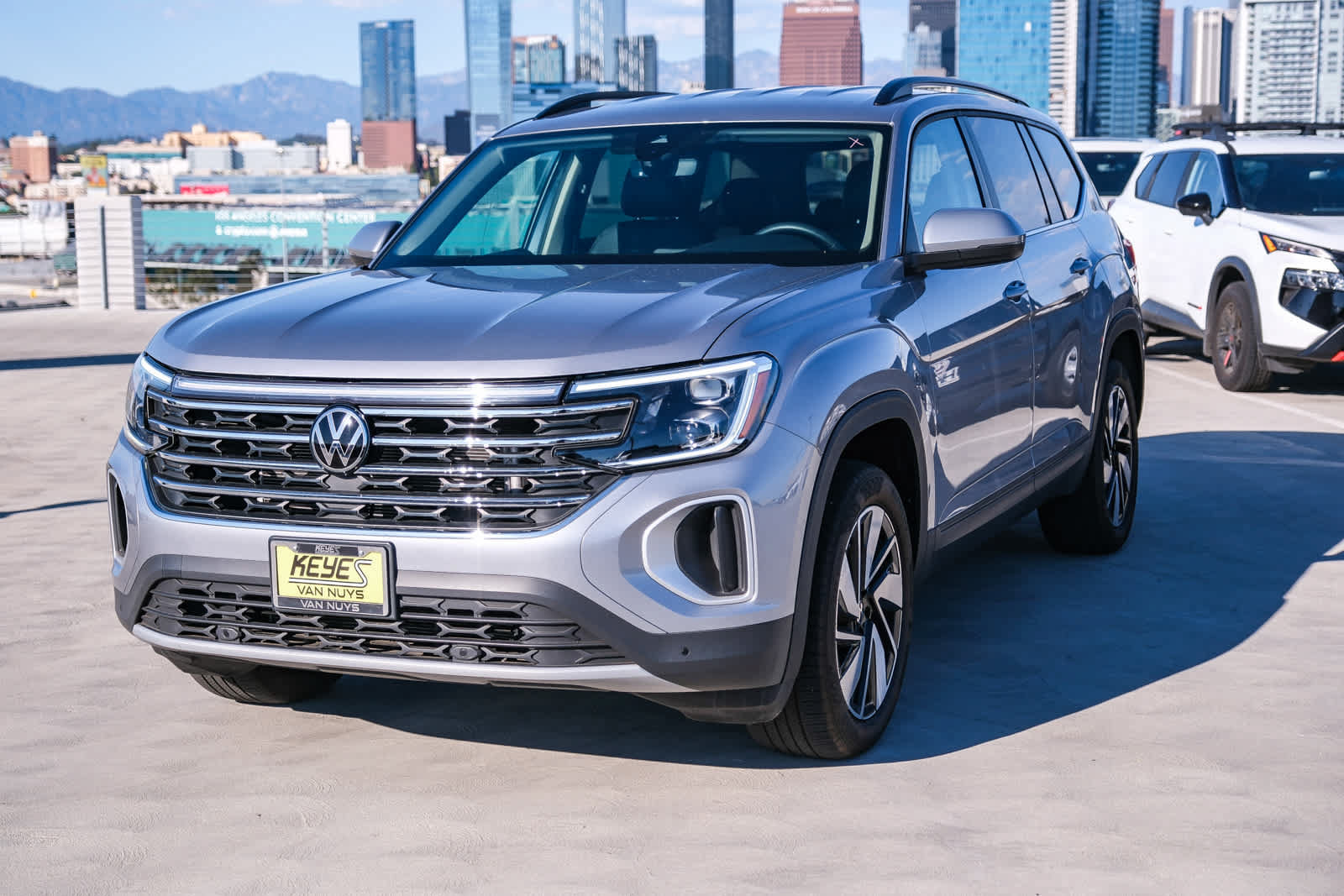 Used 2024 Volkswagen Atlas SE FWD image 1