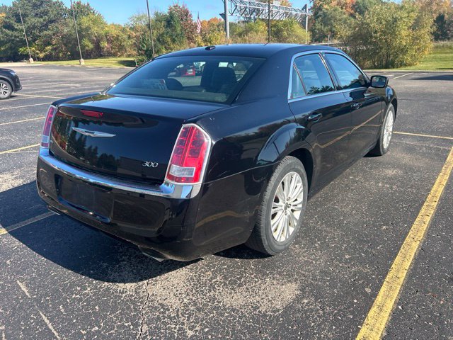Used 2014 Chrysler 300 AWD w/ Driver Convenience Group image 4