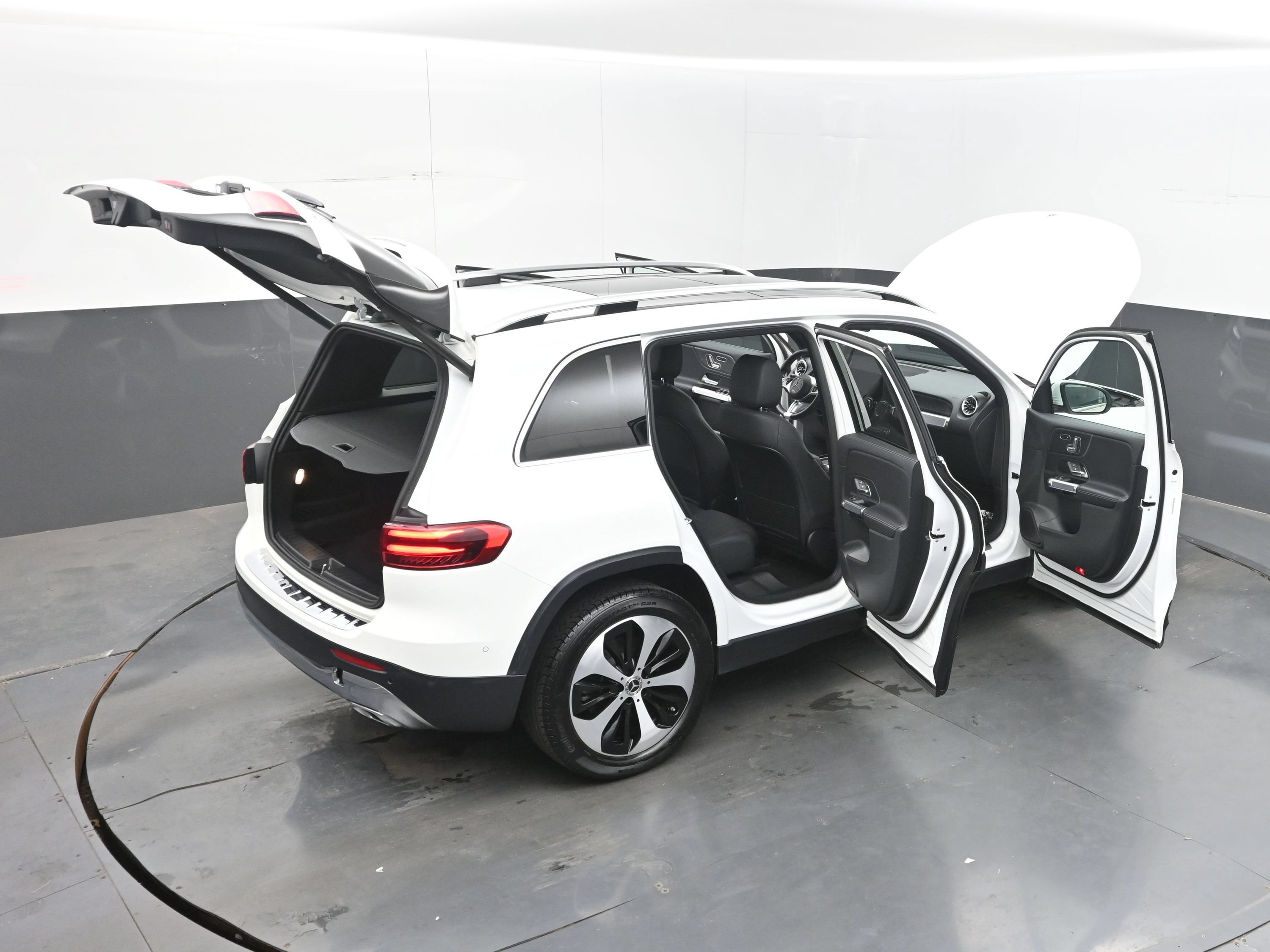 Used 2025 Mercedes-Benz GLB 250 4MATIC image 44