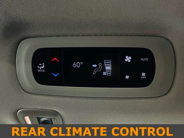 Used 2023 Chrysler Pacifica Limited image 11