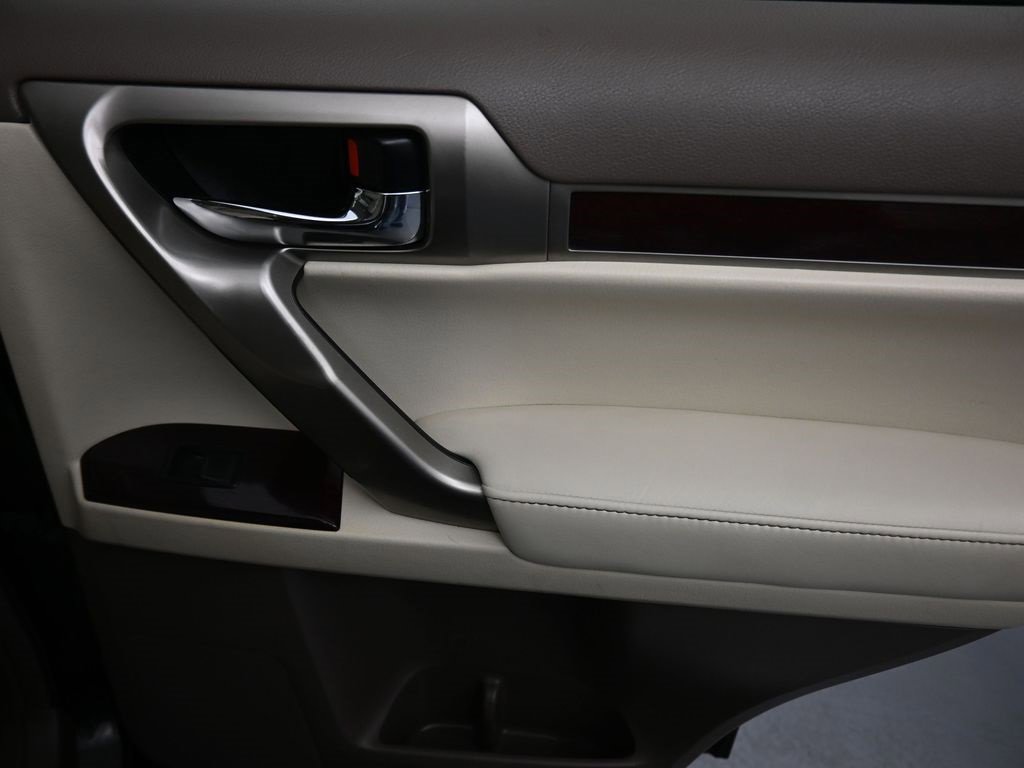 Used 2014 Lexus GX 460 image 38