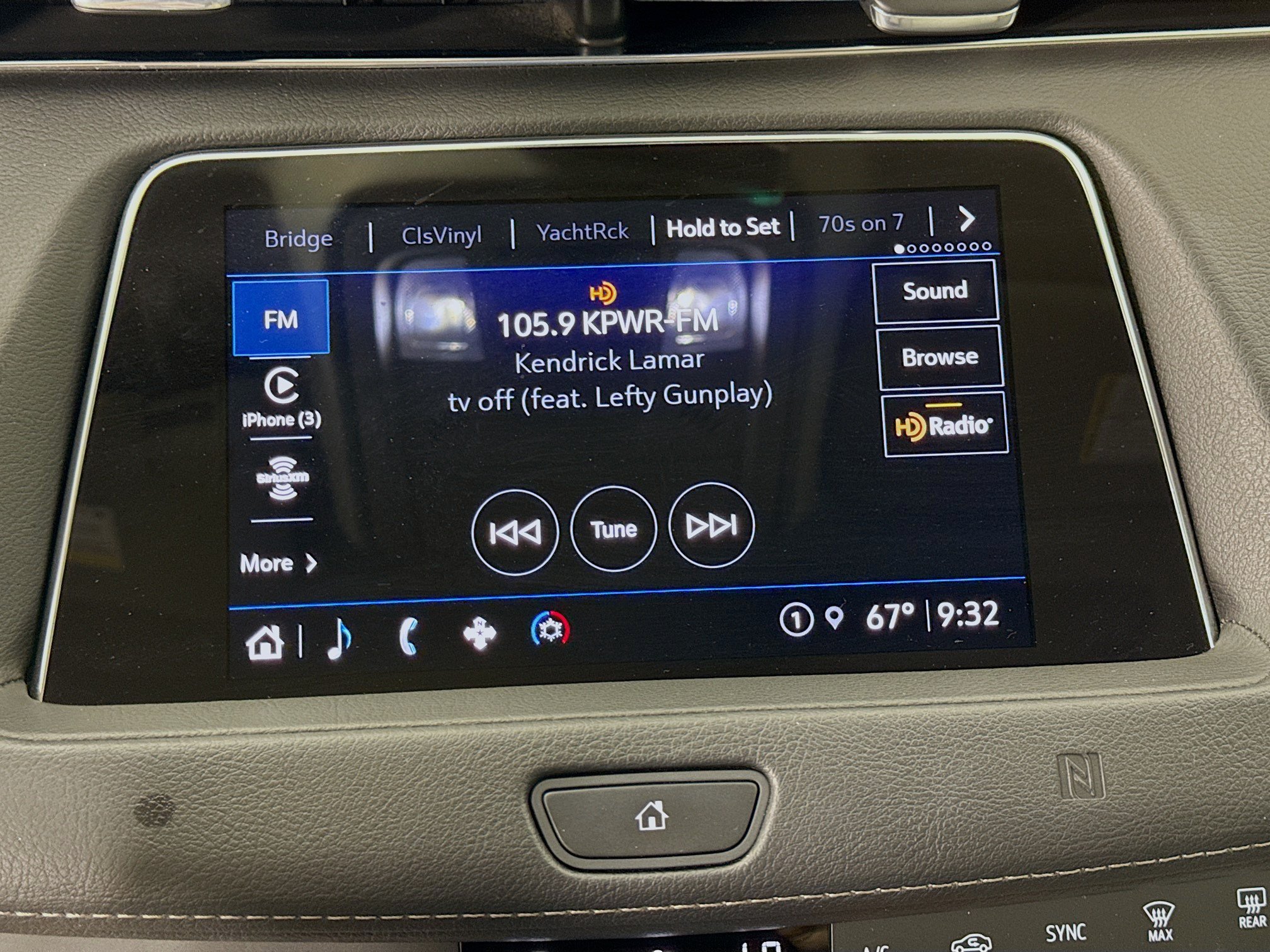 Used 2021 Cadillac XT4 Luxury w/ Cold Weather Package FWD image 16